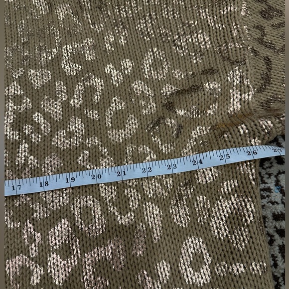 Tan oversized sweater with gold leopard print - Picture 5 of 6